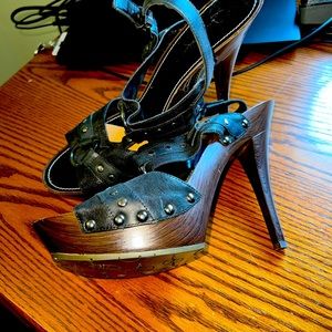 Jessica Simpson platforms size 10 black and wood grain